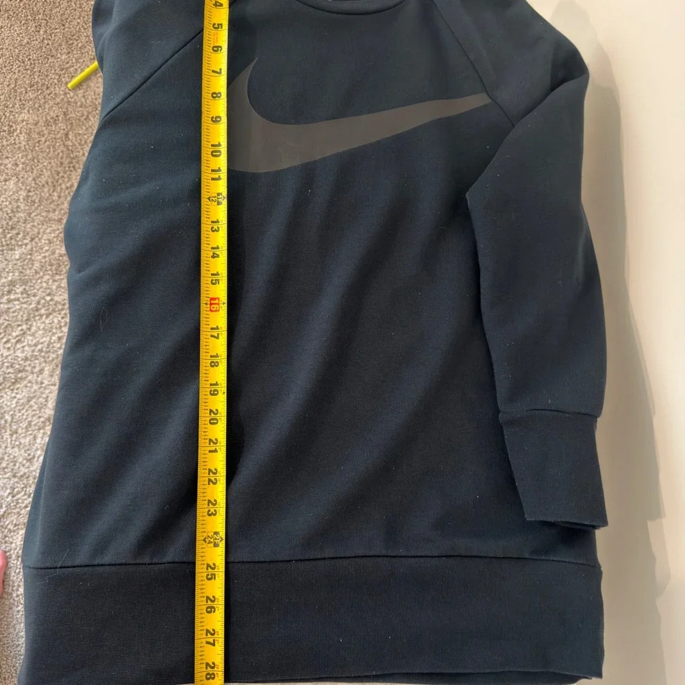 Nike Mens Black Crewneck Sweatshirt Big Swoosh Logo Raglan Pullover